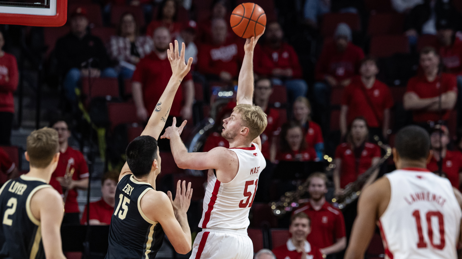 Rienk Mast shoots against Purdue's Zach Edey.